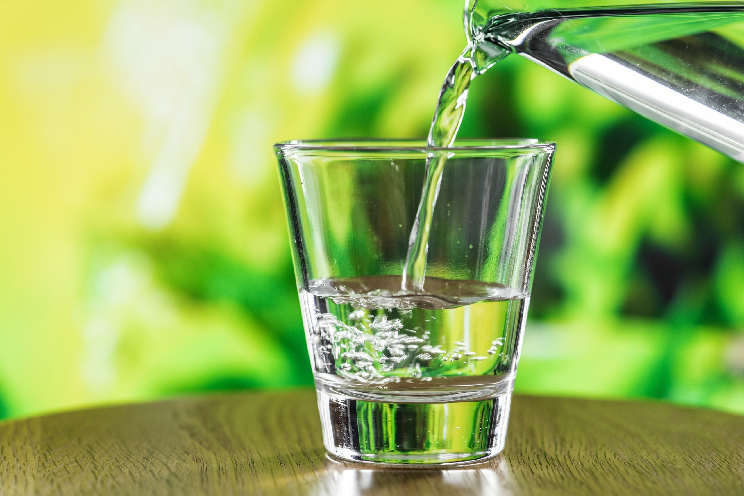 Налей водичку. Стакан воды. Красивые стаканы для воды. Вода питьевая в стакане. Чистая питьевая вода.